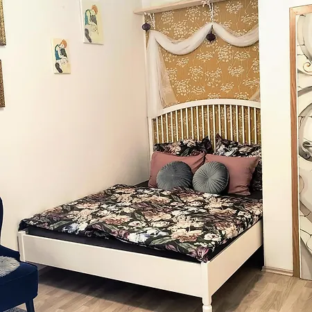 Vysehrad Flat 2 Private For Up To 4 Guests Center & Congress