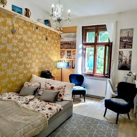2br Near Vysehrad - Walk To Center *