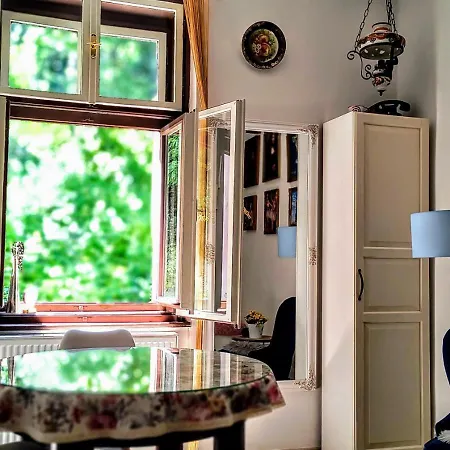 Daire Authentic Vysehrad-2br-near Congres Center-riverside To The Center Prag