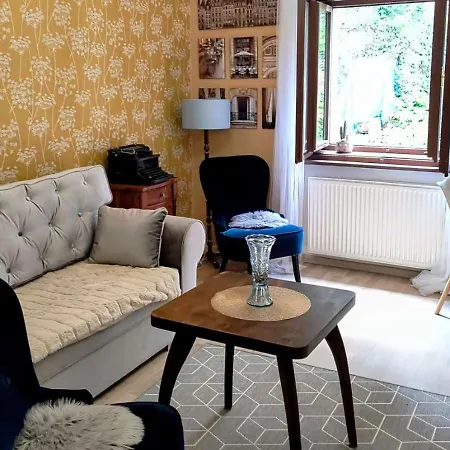 2br Near Vysehrad - Walk To Center * Praha
